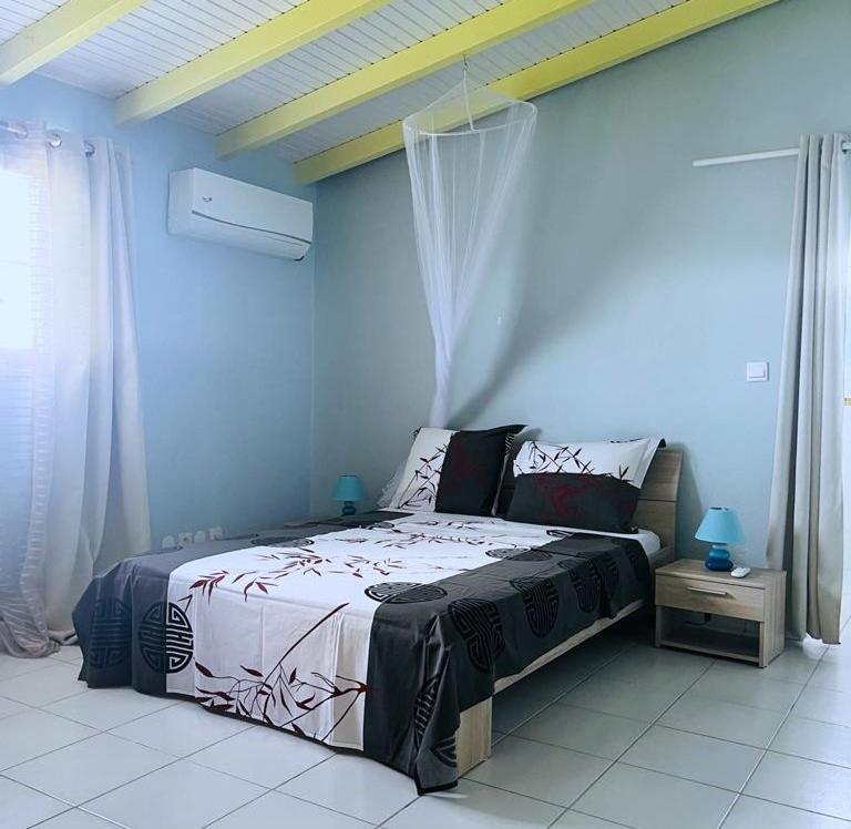 Calme Villa Sainte-Rose Exterior photo