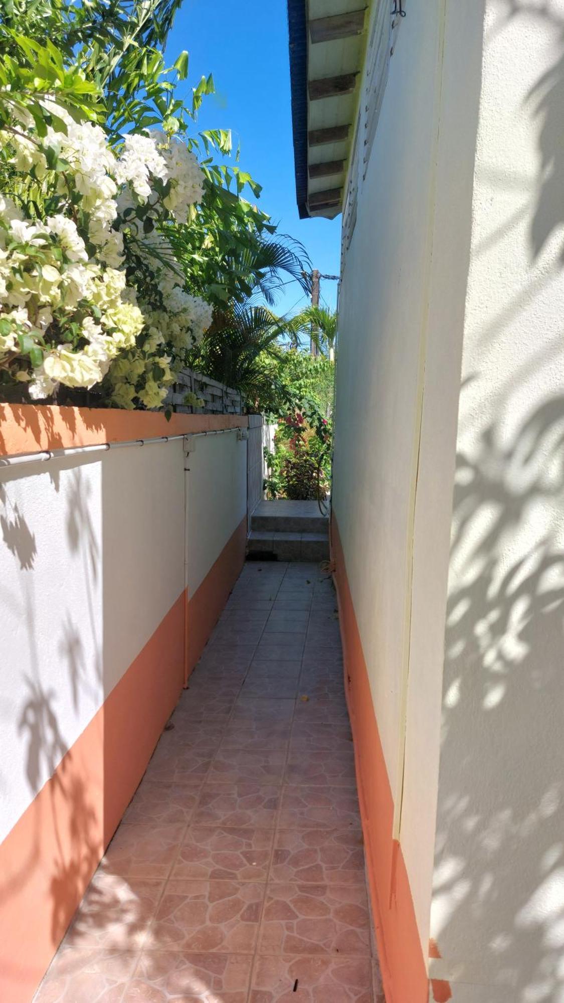 Calme Villa Sainte-Rose Exterior photo